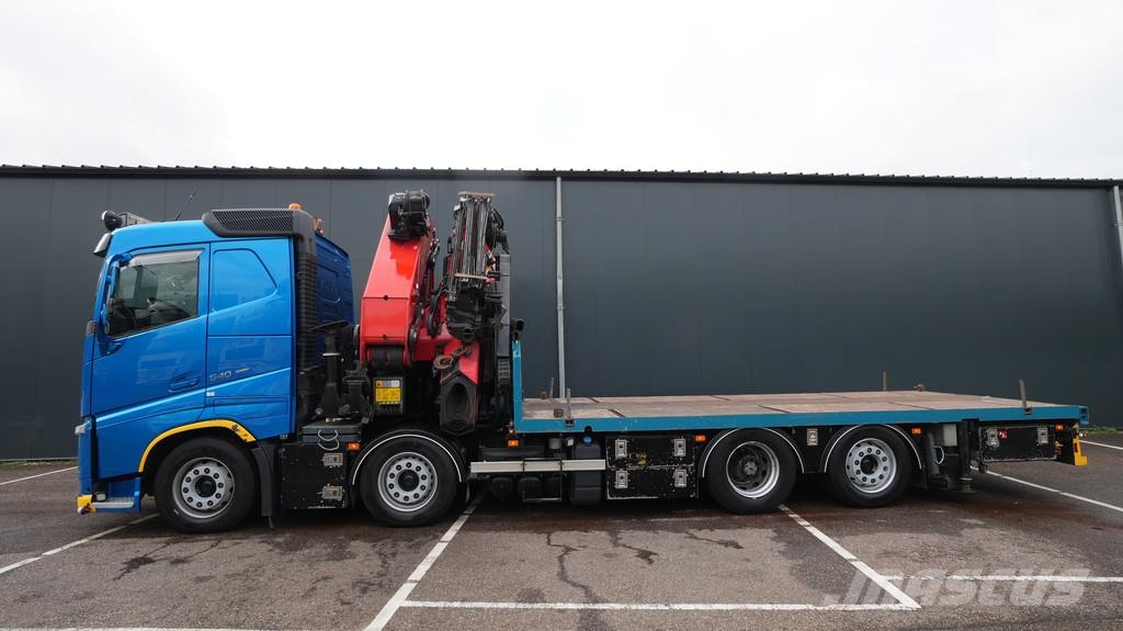 Volvo FH 540 8x2 flatbed truck with Palfinger PK 92002 c Tractores (camiões)
