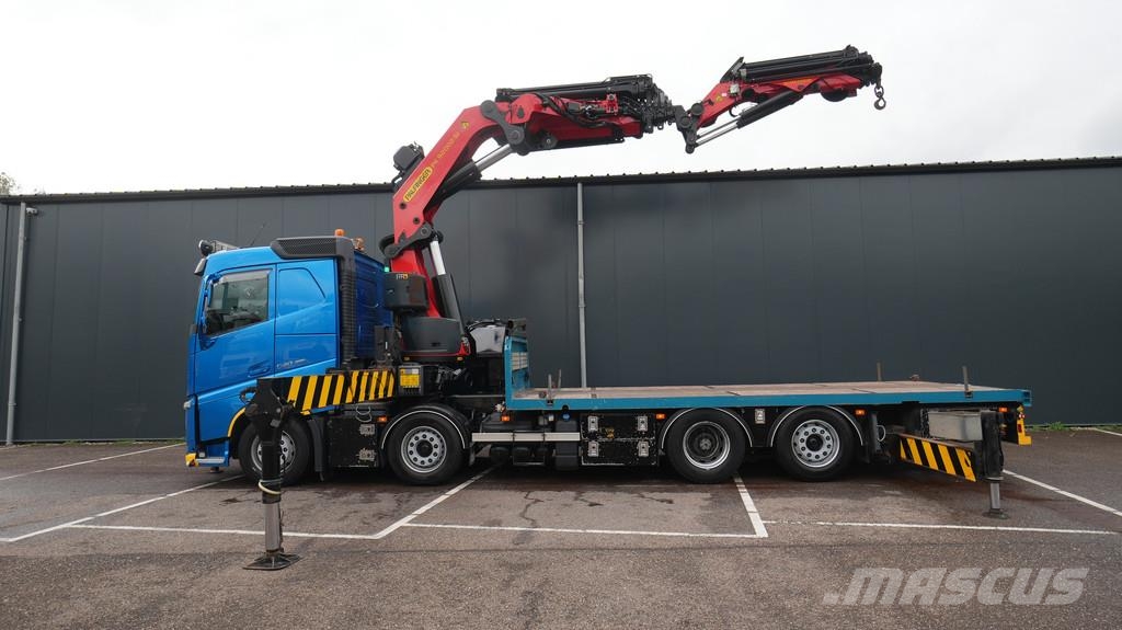 Volvo FH 540 8x2 flatbed truck with Palfinger PK 92002 c Vilcēji