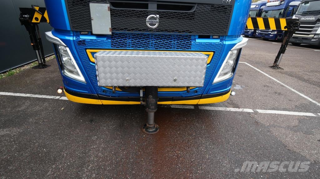 Volvo FH 540 8x2 flatbed truck with Palfinger PK 92002 c Vilcēji