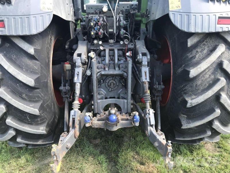 Fendt 828 Vario Трактори