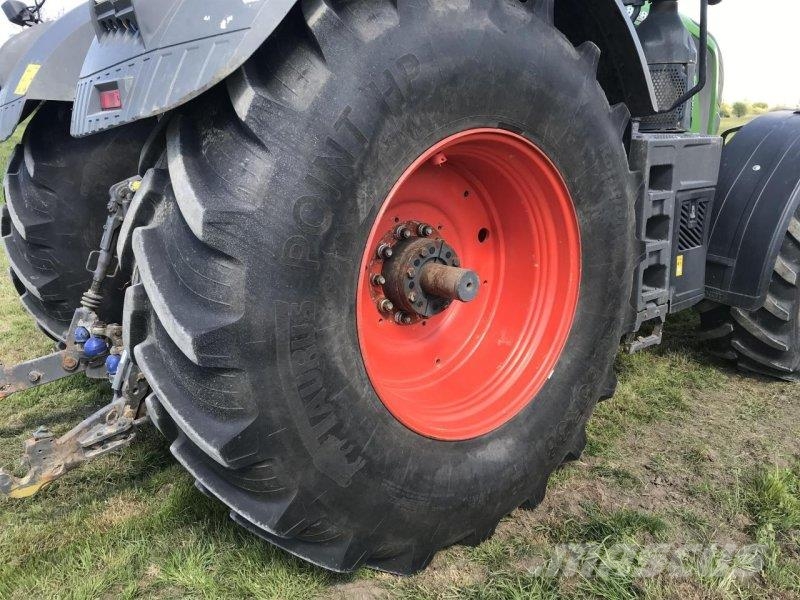 Fendt 828 Vario Трактори