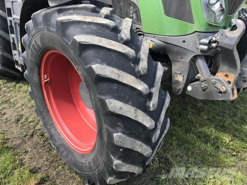 Fendt 828 Vario Трактори