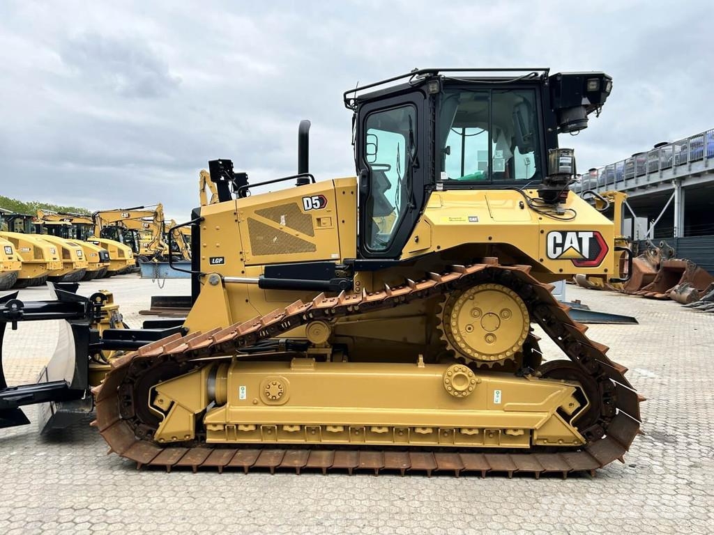 CAT D5-17VP Buldožeri gusjeničari