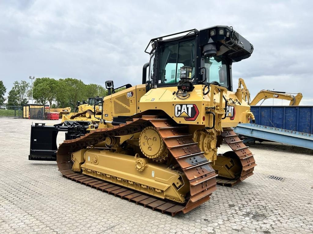 CAT D5-17VP Buldožeri gusjeničari