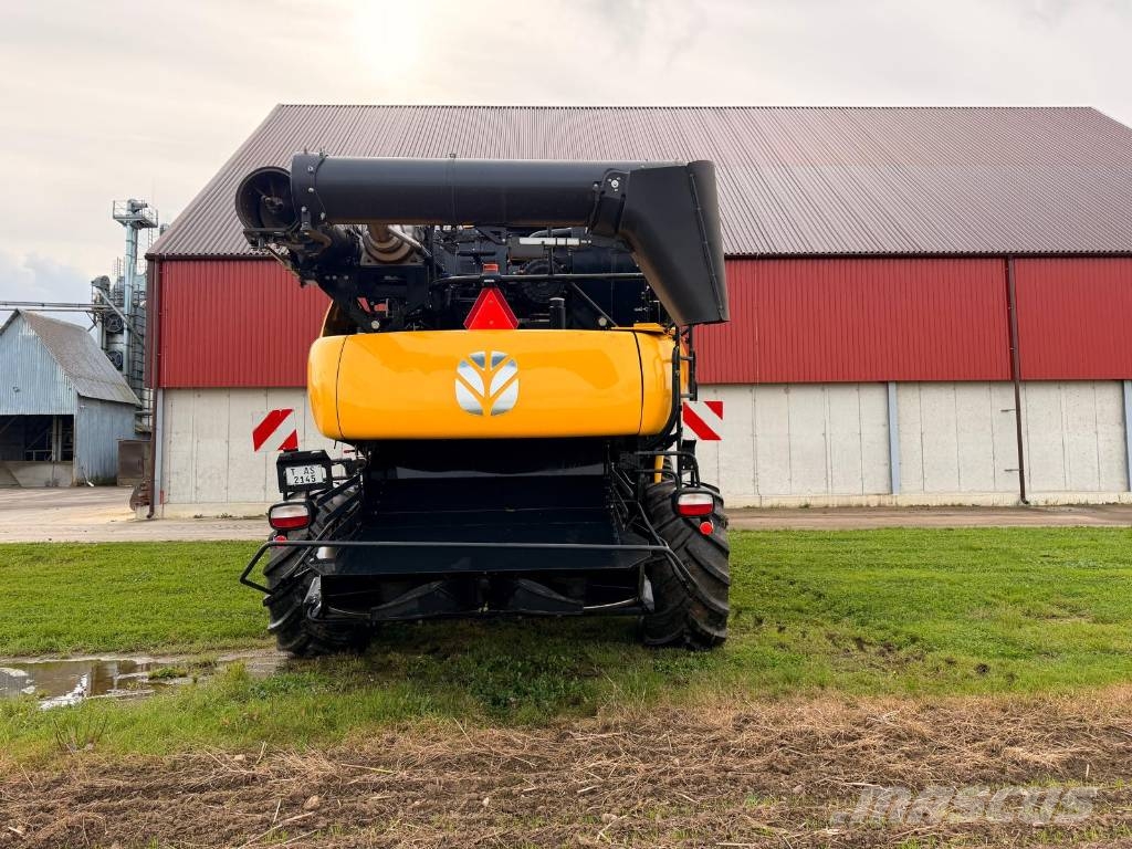 New Holland CR 10.90 Ražas novākšanas kombaini
