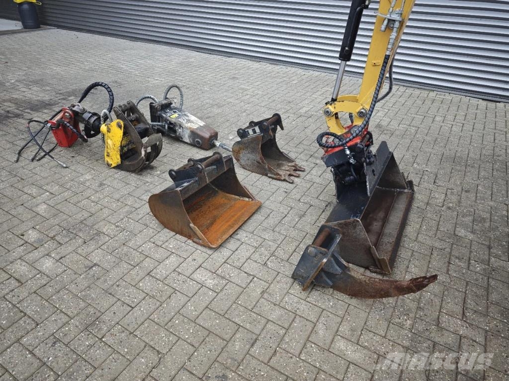 CAT 301.7D 6 Attechments! Mini ekskavatori < 7 t