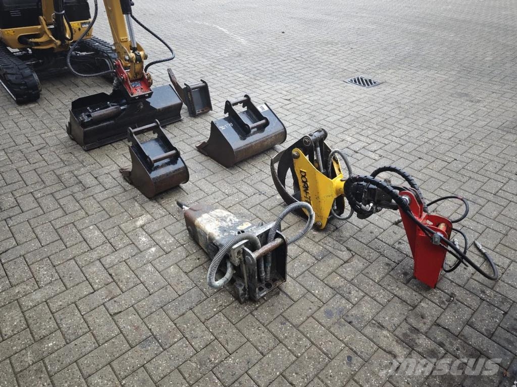 CAT 301.7D 6 Attechments! Mini ekskavatori < 7 t
