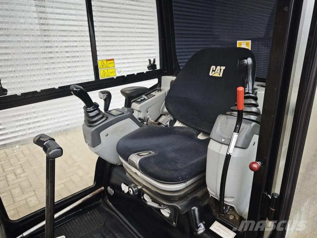 CAT 301.7D 6 Attechments! Mini ekskavatori < 7 t