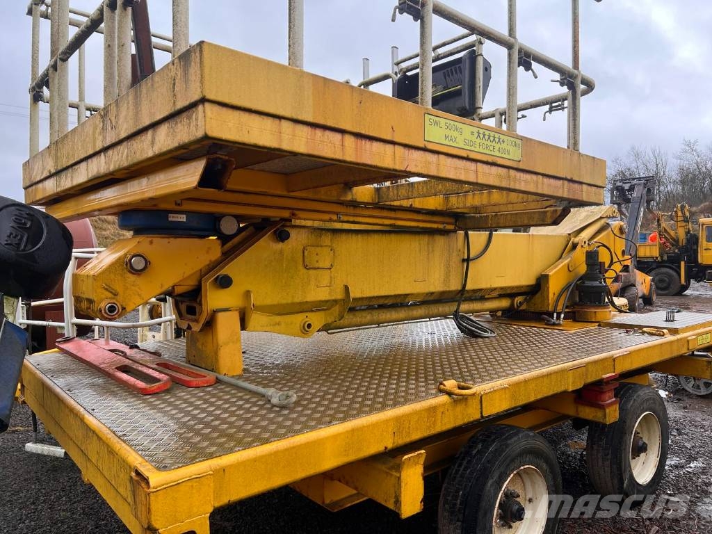 Cherry Picker Man Lift on a Trailer المنصات الهوائية المثبتة على مقطورة