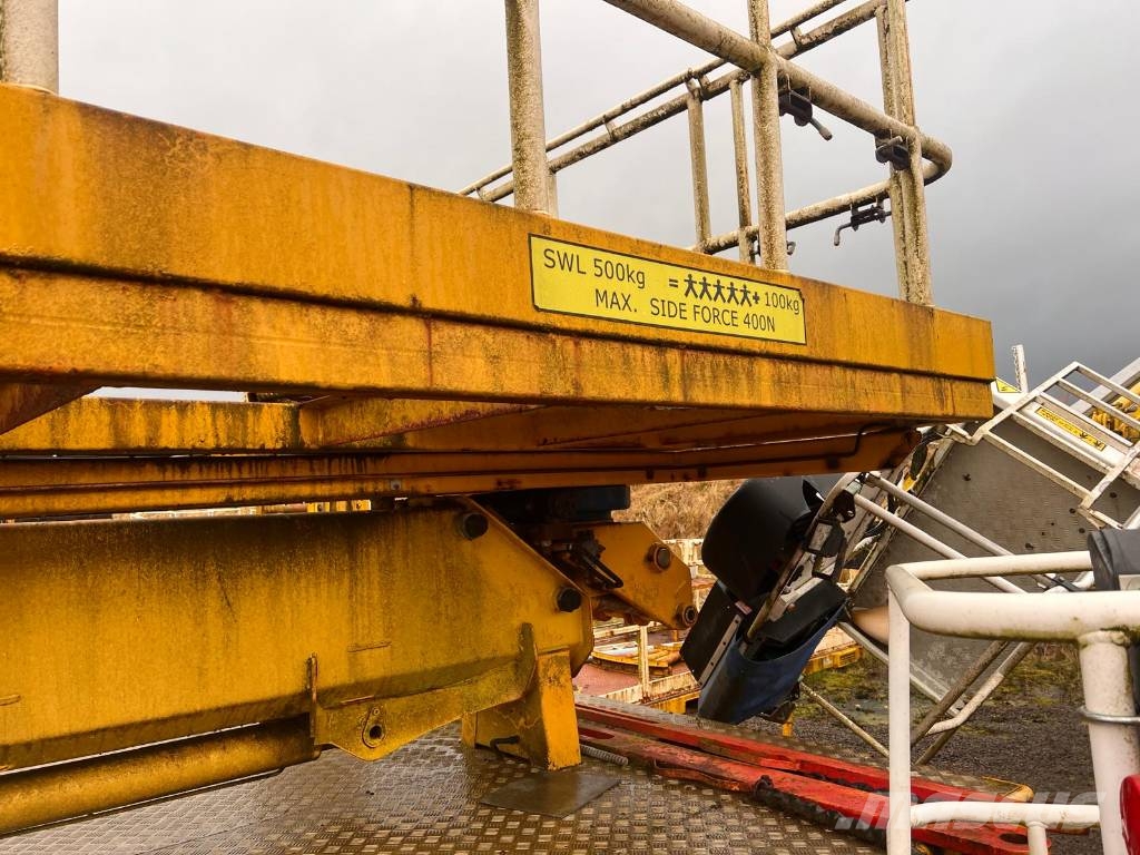 Cherry Picker Man Lift on a Trailer المنصات الهوائية المثبتة على مقطورة