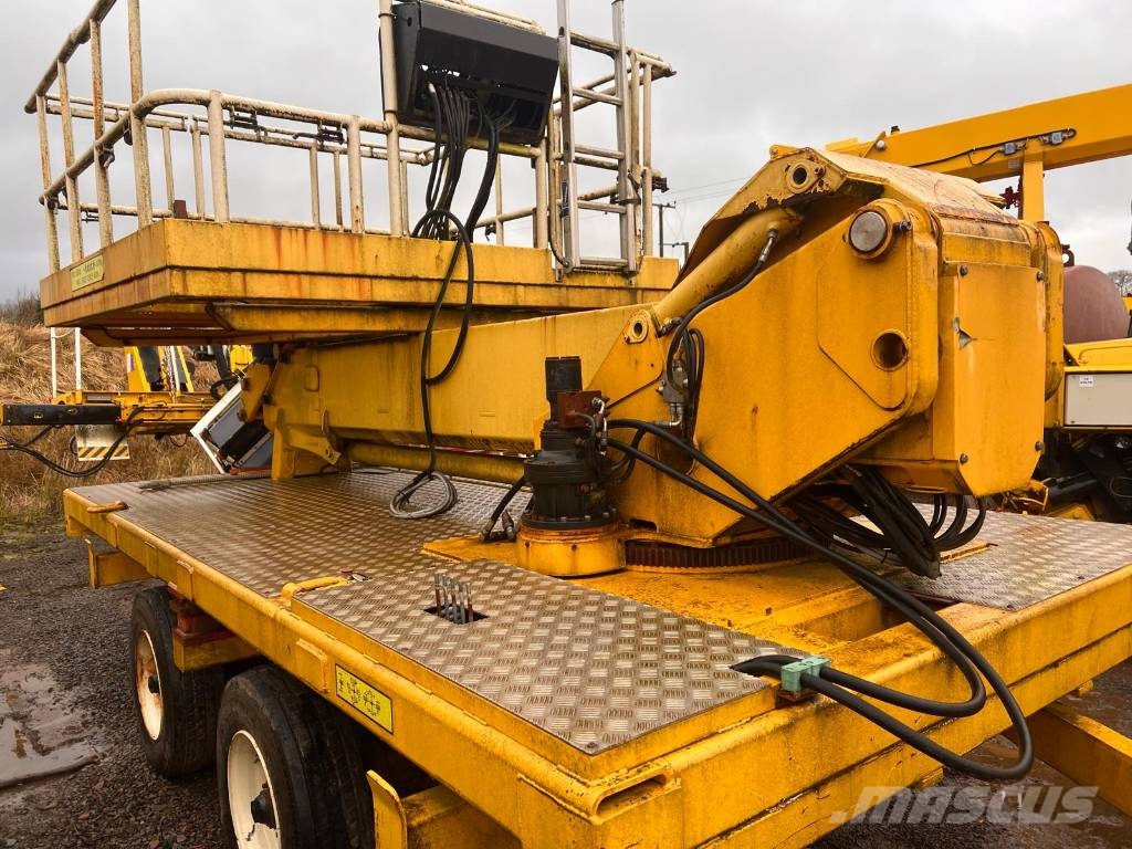 Cherry Picker Man Lift on a Trailer المنصات الهوائية المثبتة على مقطورة