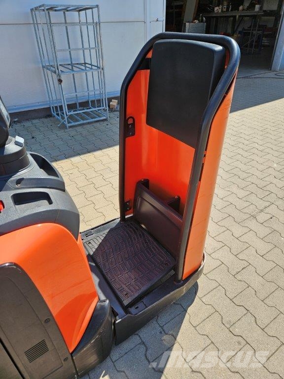 BT LPE 250 Ajettavat pinoamisvaunut