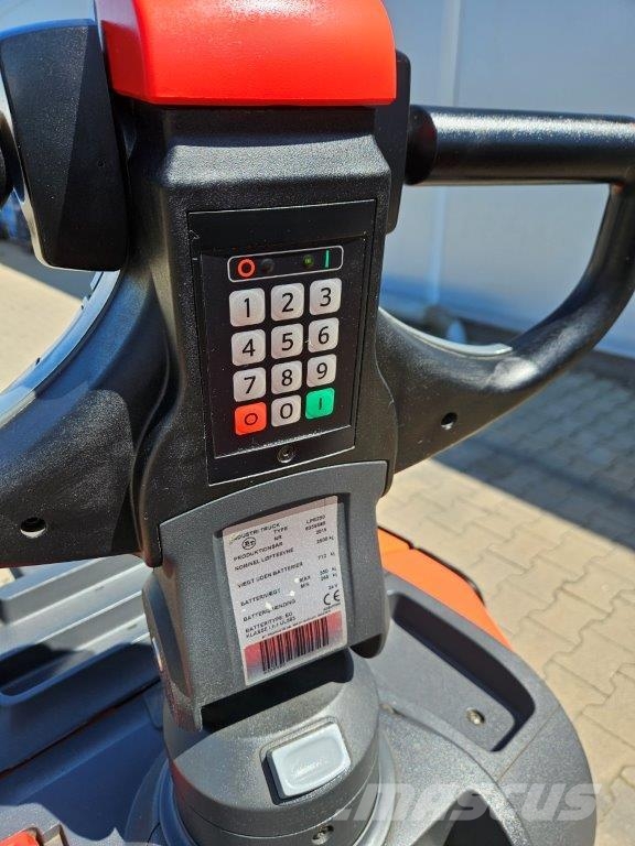 BT LPE 250 Ajettavat pinoamisvaunut