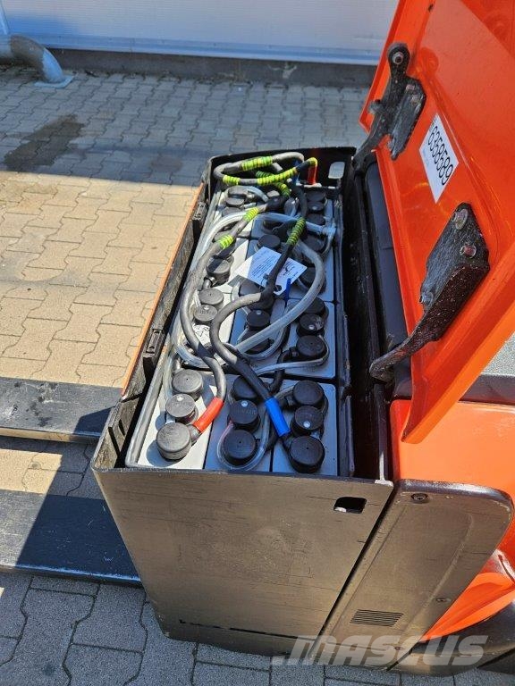 BT LPE 250 Ajettavat pinoamisvaunut