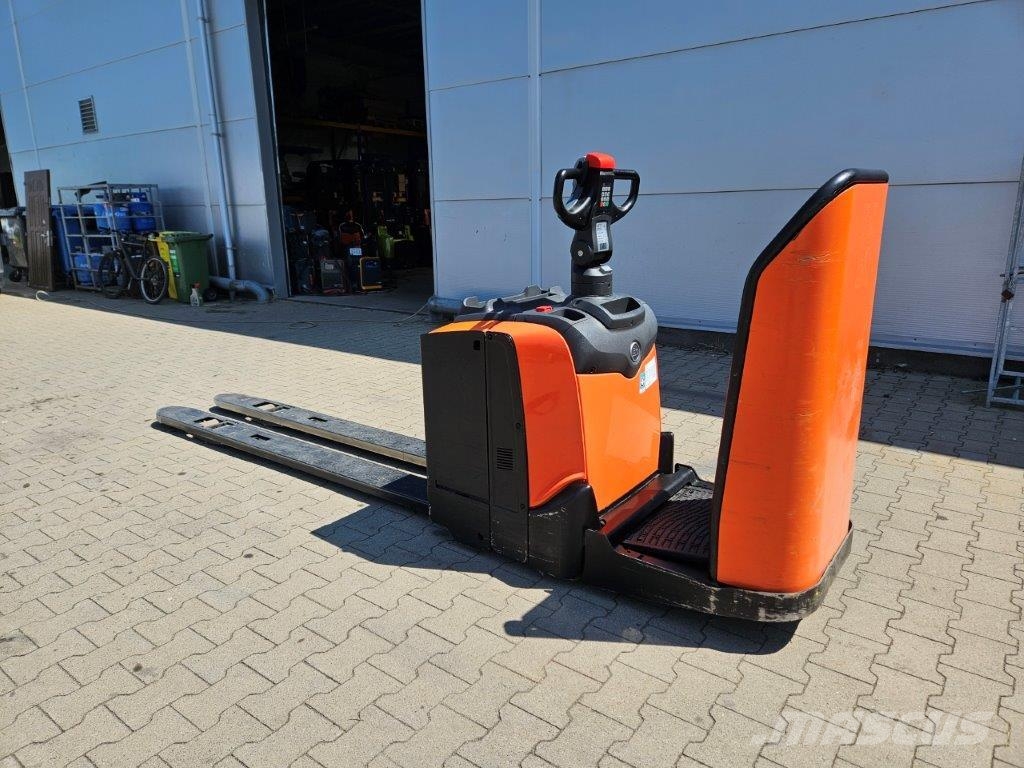 BT LPE 250 Ajettavat pinoamisvaunut