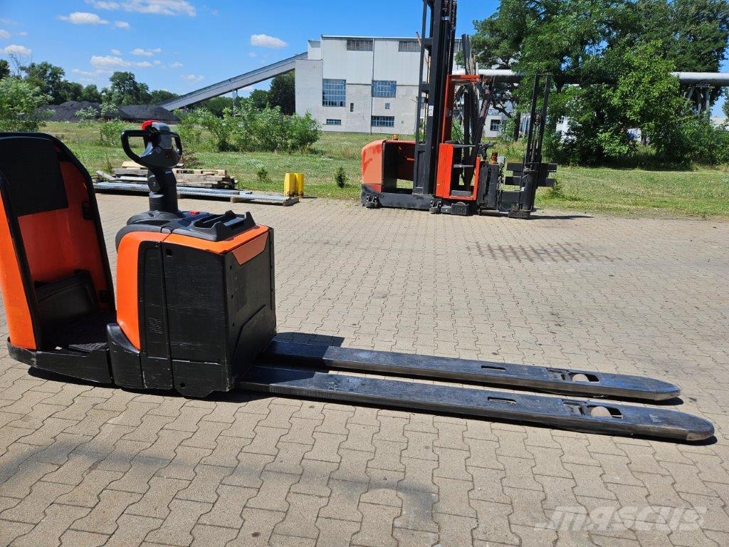 BT LPE 250 Ajettavat pinoamisvaunut