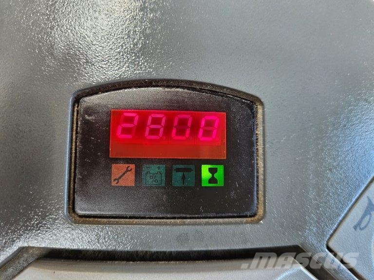 BT LPE 250 Ajettavat pinoamisvaunut
