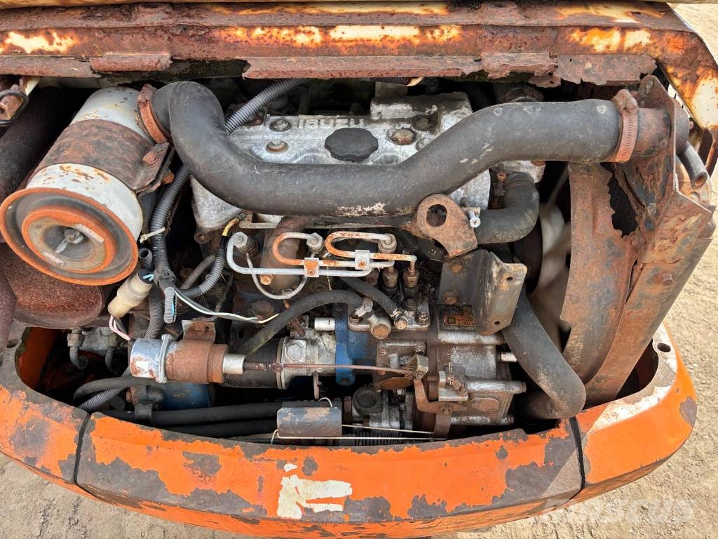 Hitachi EX 15 mini digger Міні-екскаватори < 7т