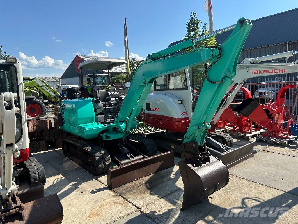 Komatsu PC 30-7 小型挖掘机