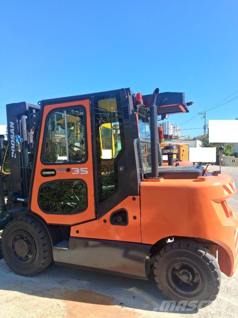Doosan D 35 S-5 Дизелови камиони