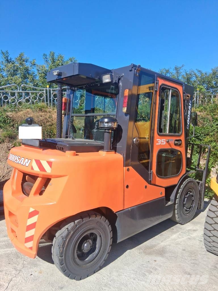 Doosan D 35 S-5 Дизелови камиони