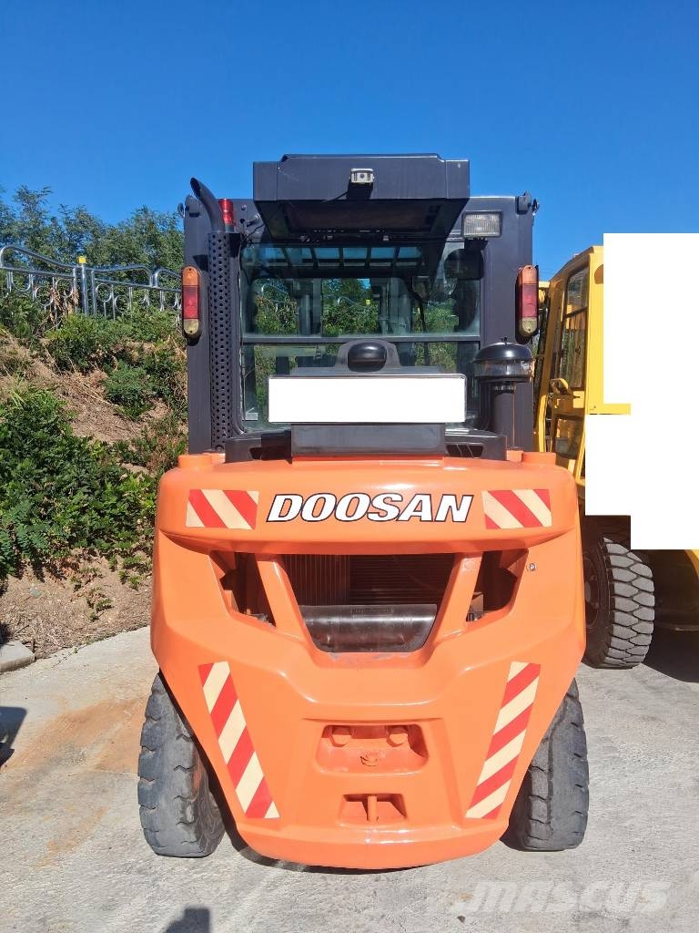 Doosan D 35 S-5 Дизелови камиони