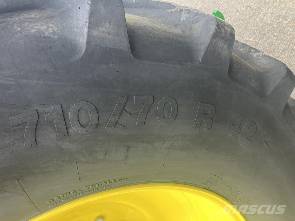 John Deere 6M250 Tractors