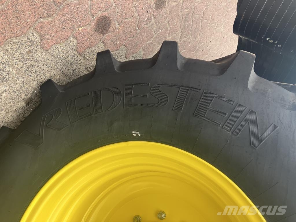 John Deere 6M250 Tractors