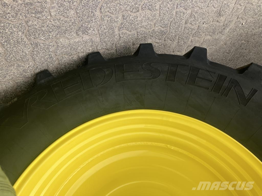 John Deere 6M250 Tractors
