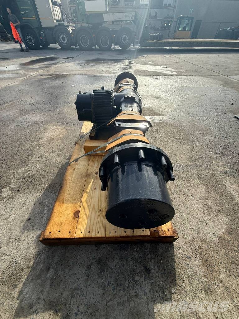 Komatsu REAR AXLE ASSEMBLY 20E-22-32000 Ejes