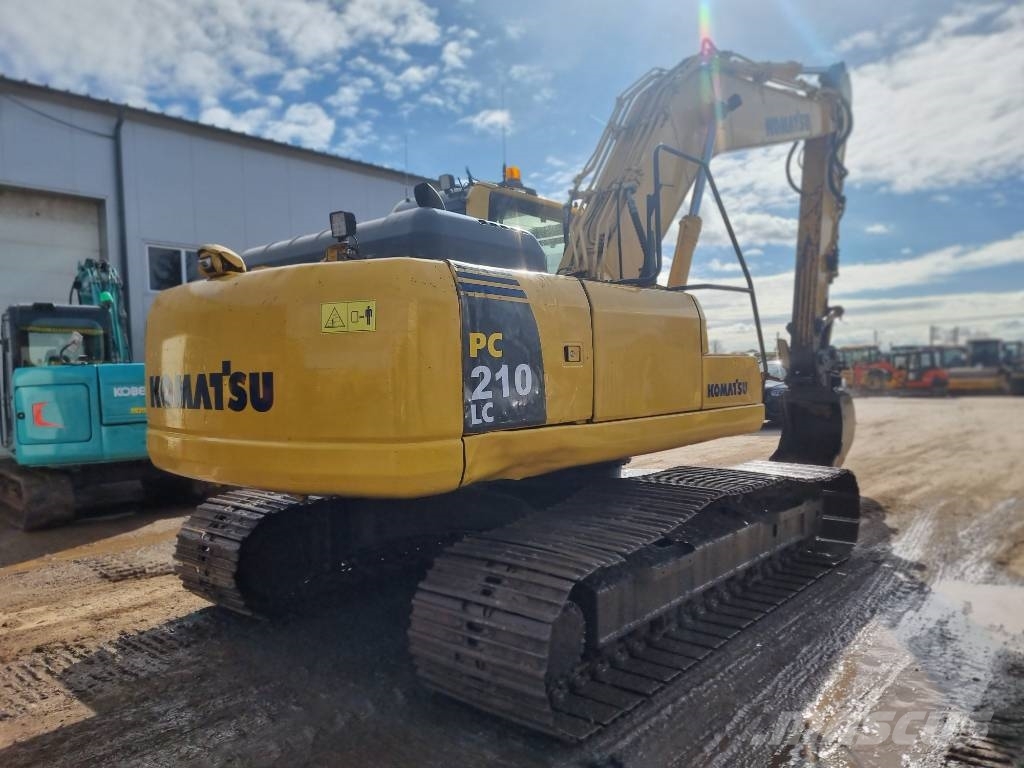 Komatsu PC 210 LC-8 حفارات زحافة