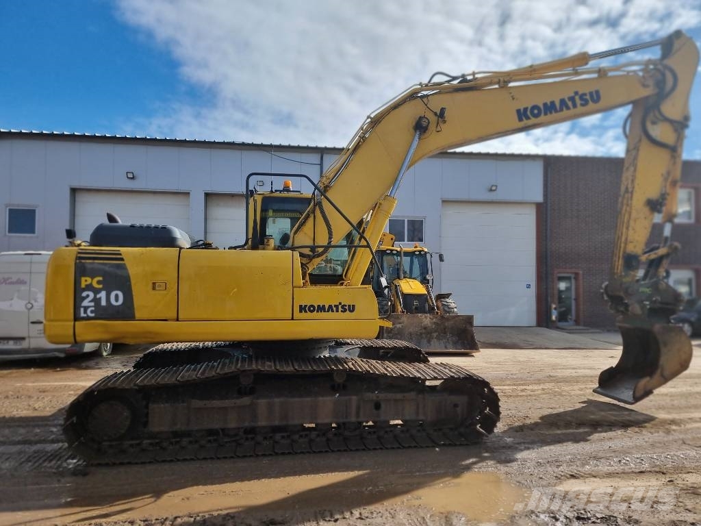 Komatsu PC 210 LC-8 حفارات زحافة