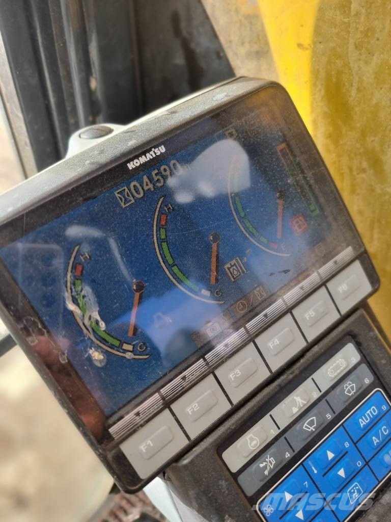 Komatsu PC 210 LC-8 حفارات زحافة