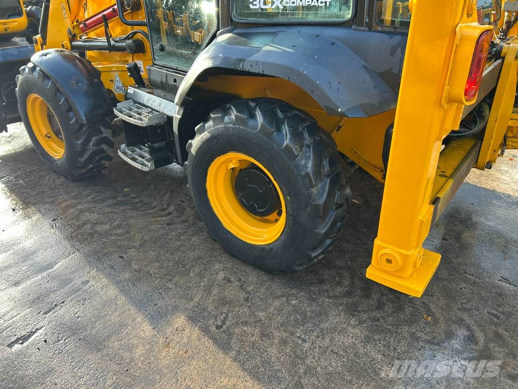JCB 3CX Compact Backhoe