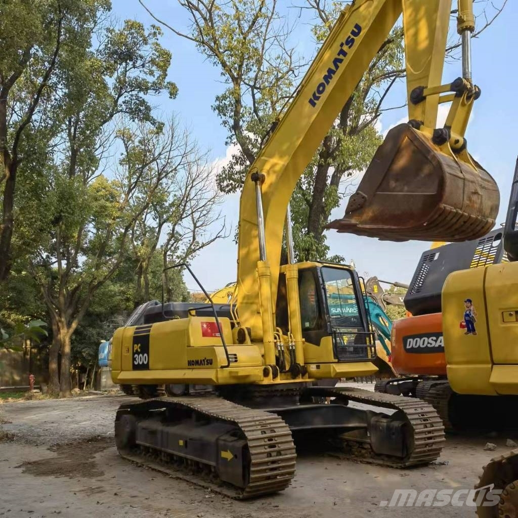 Komatsu PC 300 Εκσκαφείς με ερπύστριες