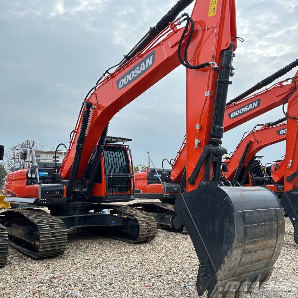 Doosan 300L Pásové rýpadlá