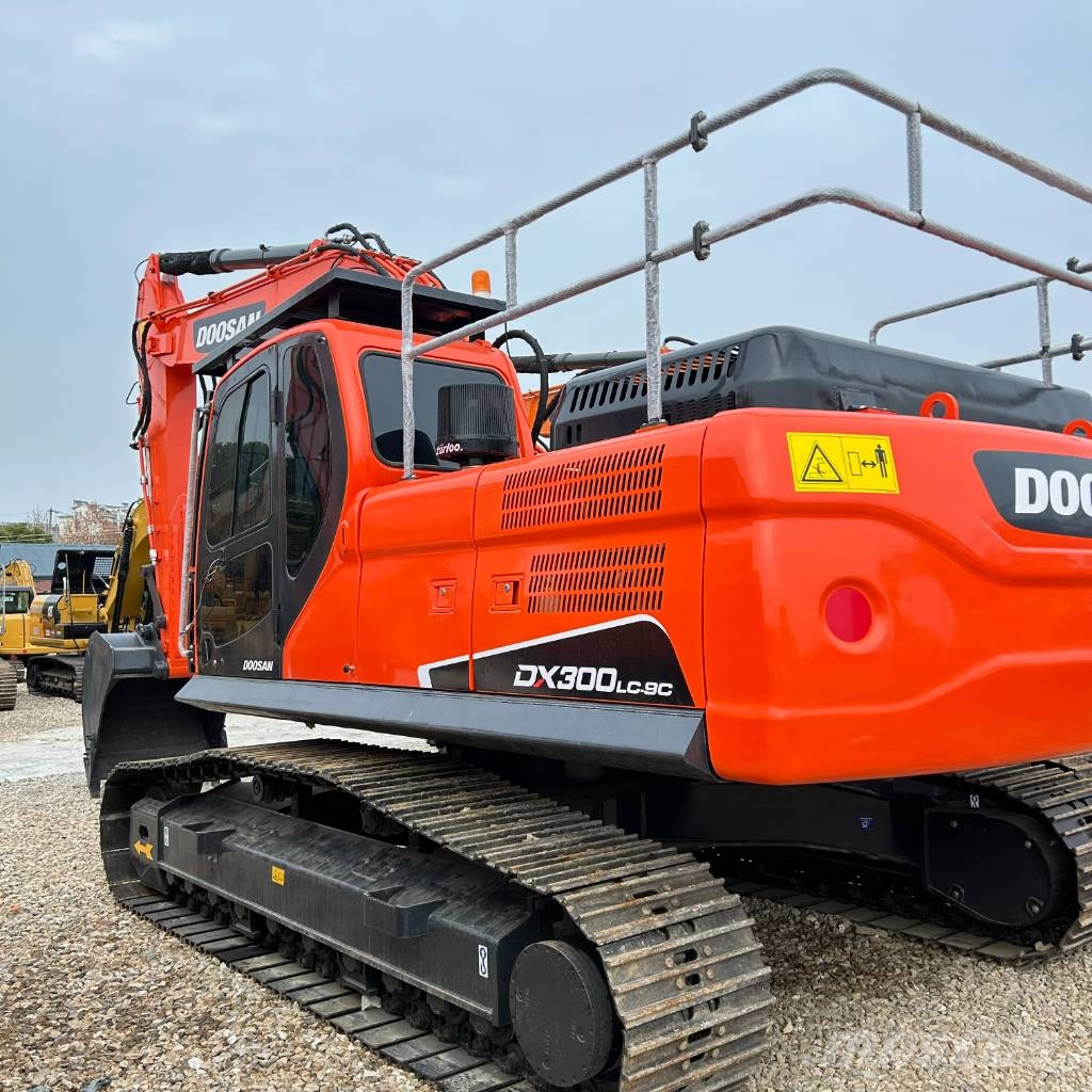 Doosan 300L Pásové rýpadlá