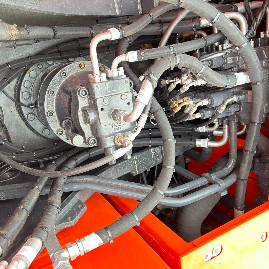Doosan 300L Pásové rýpadlá