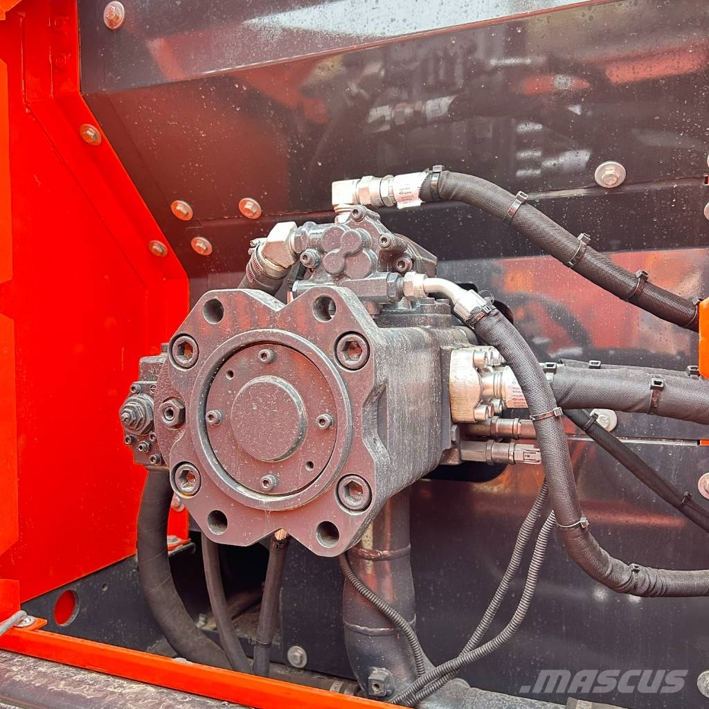 Doosan 300L Pásové rýpadlá