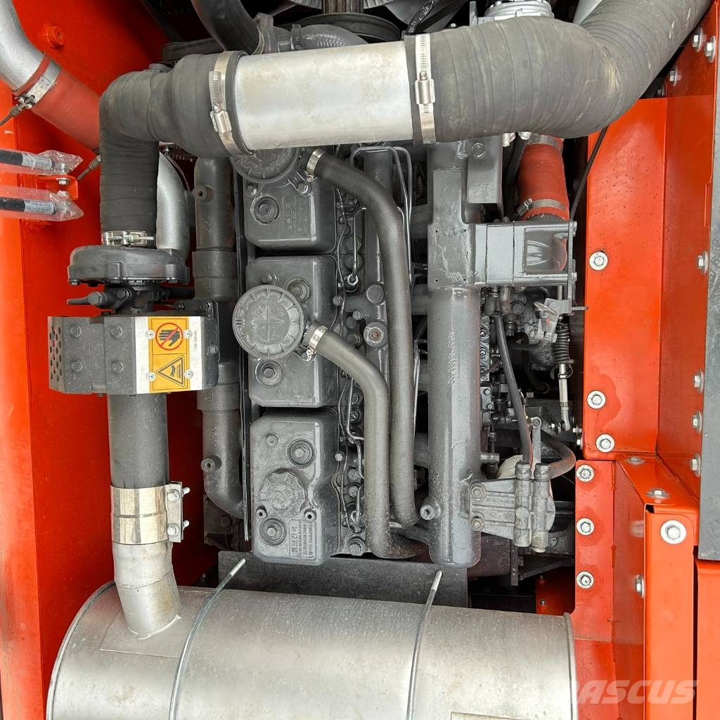 Doosan 300L Pásové rýpadlá