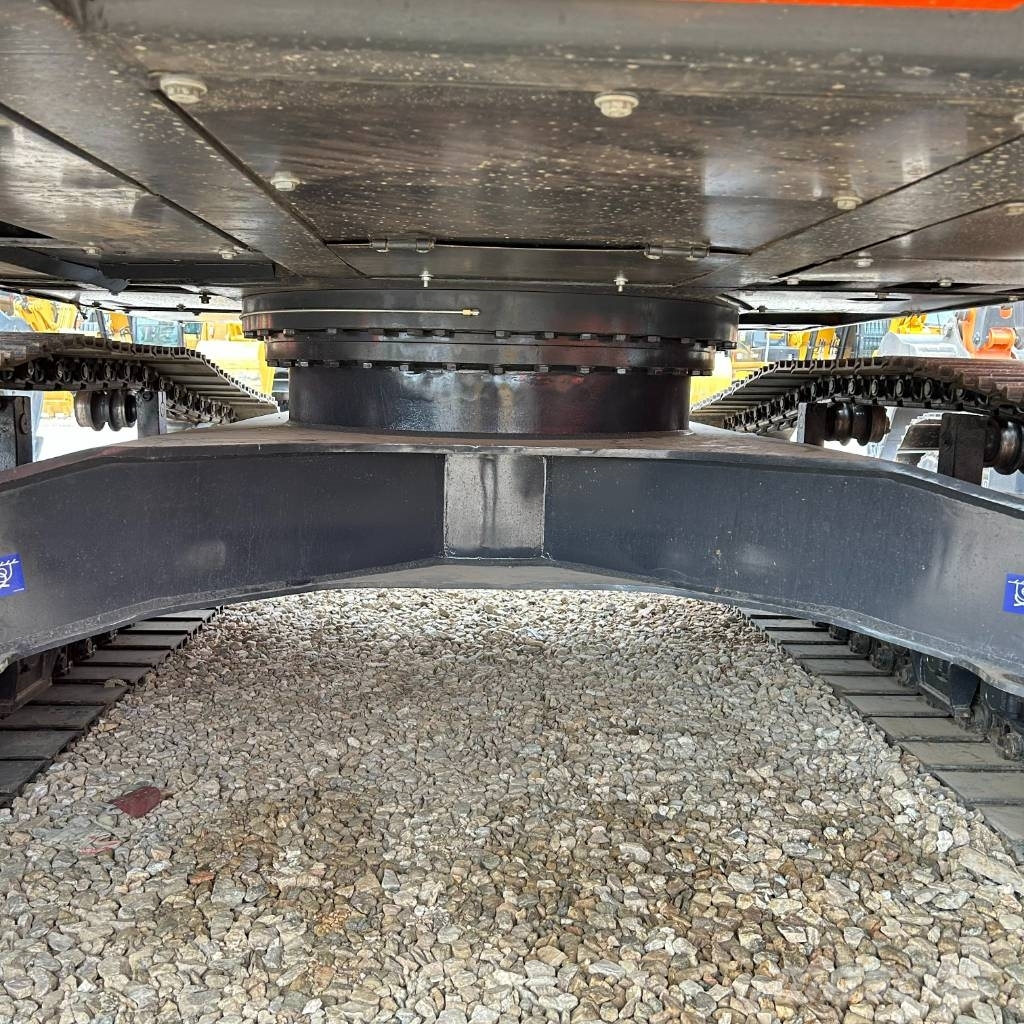 Doosan 300L Pásové rýpadlá
