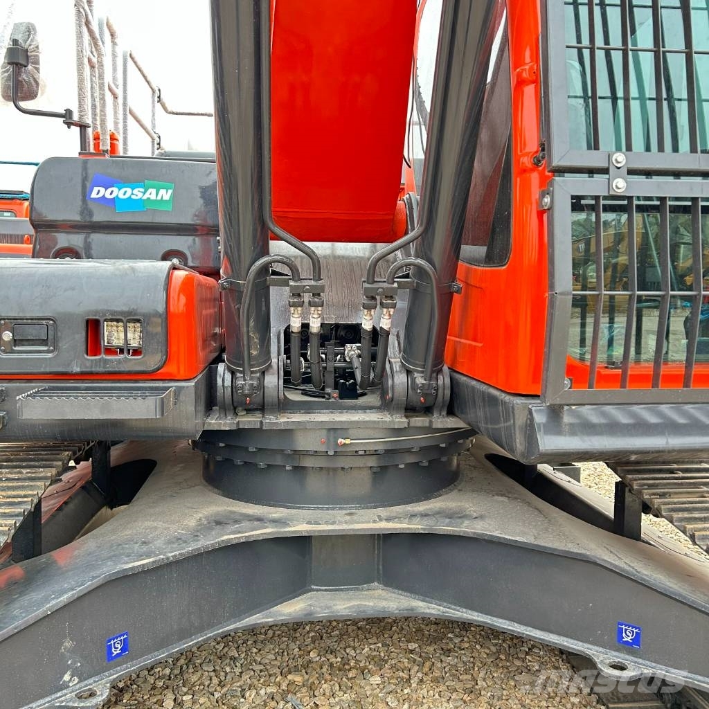 Doosan 300L Pásové rýpadlá