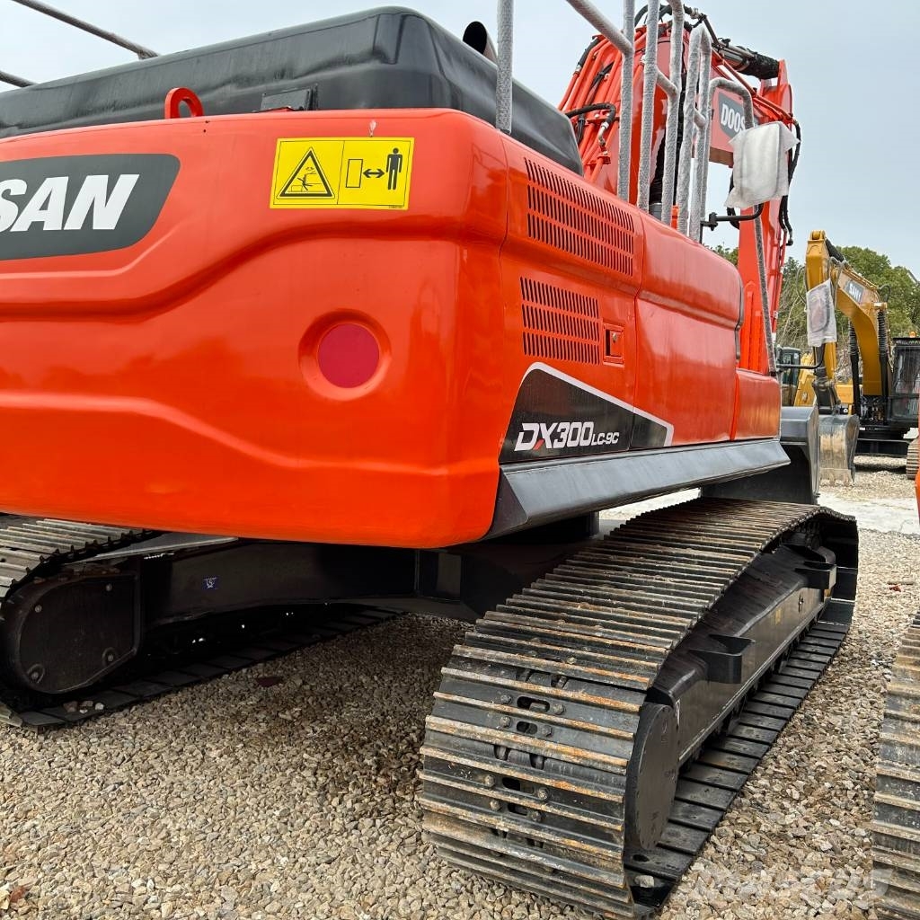 Doosan 300L Pásové rýpadlá