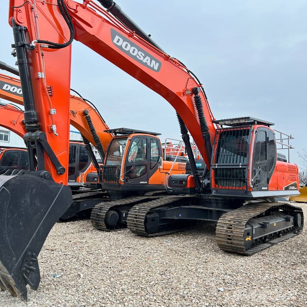 Doosan 300L Pásové rýpadlá