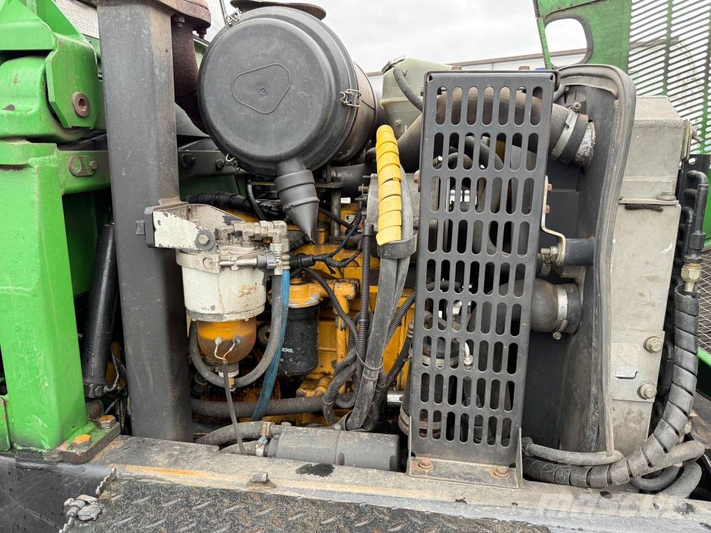 John Deere 810 D Forwarders / Autocarregadores
