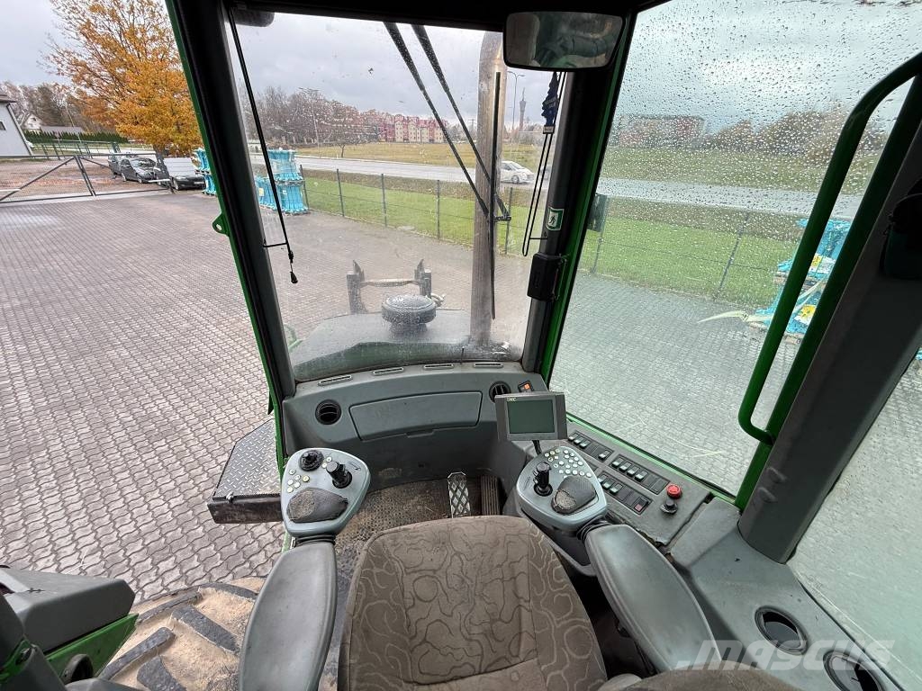 John Deere 810 D Forwarders / Autocarregadores