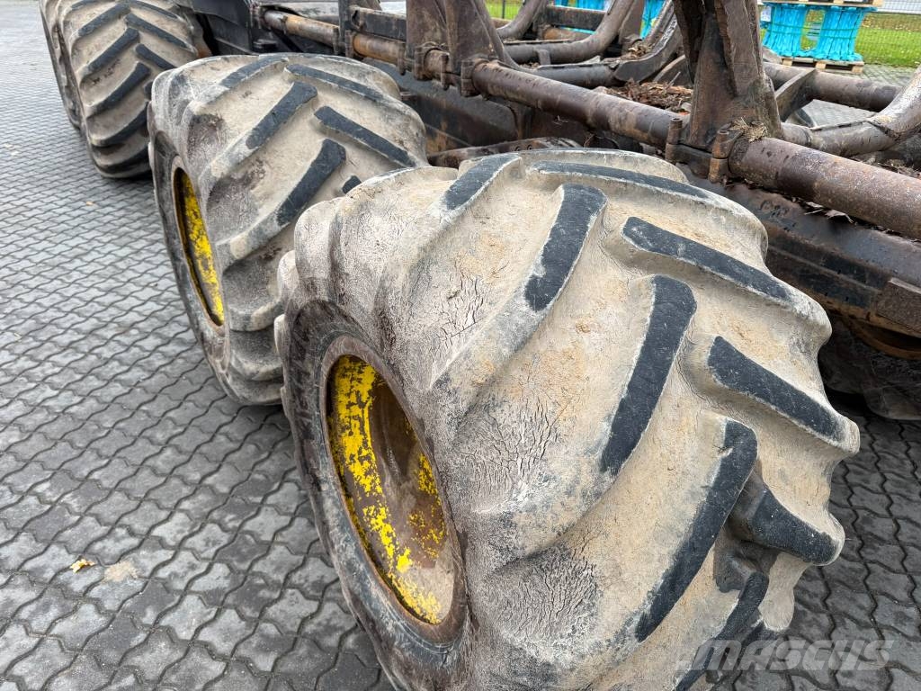 John Deere 810 D Forwarders / Autocarregadores