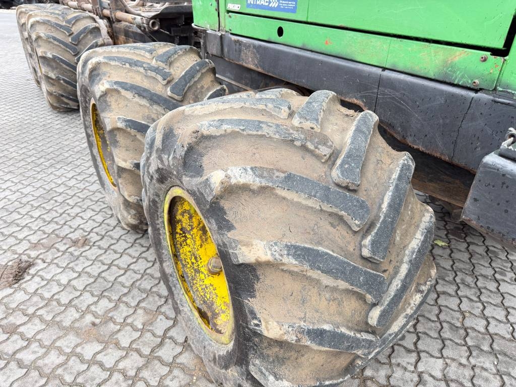 John Deere 810 D Forwarders / Autocarregadores
