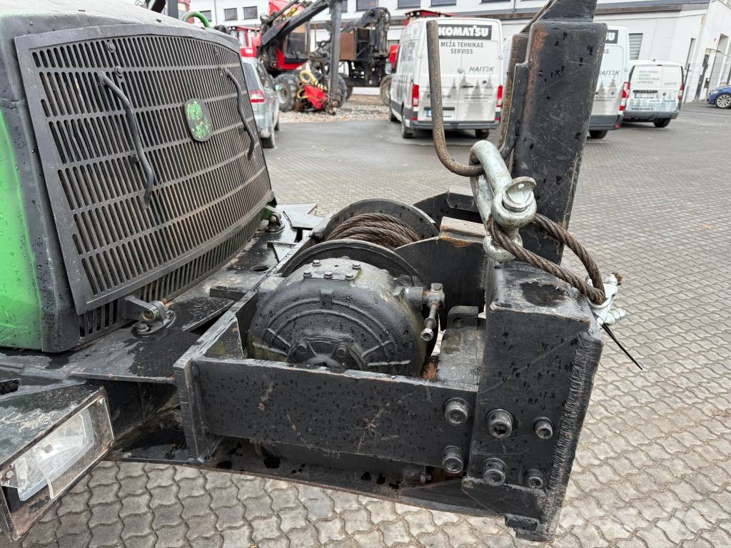 John Deere 810 D Forwarders / Autocarregadores