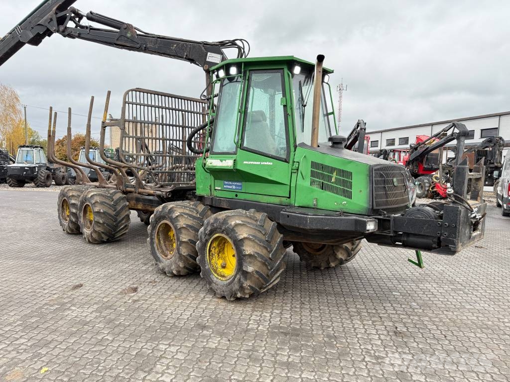 John Deere 810 D Forwarders / Autocarregadores